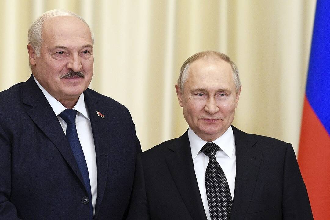 Aliaksandras Lukašenka (kairėje) ir Vladimiras Putinas (dešinėje)