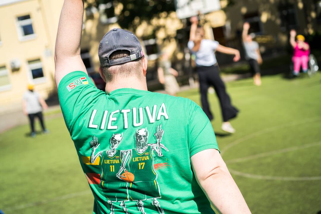 Laisvė: judesio laboratorijose negalių turintys žmonės buvo skatinami atsikratyti šokio baimės ir improvizacuoti pagal savo galimybes.