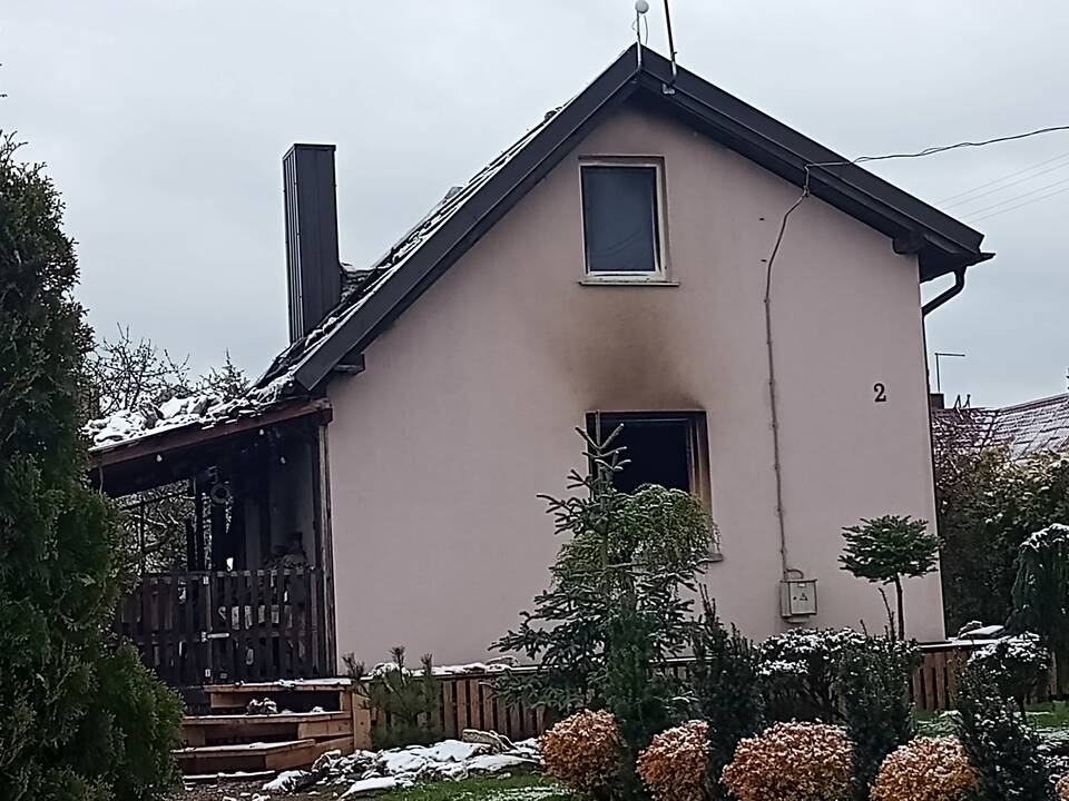 Nuostoliai: policija aiškinasi vyro mirties aplinkybes ir sodo namo padegimo istoriją. 