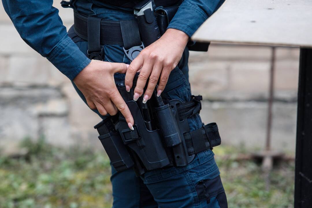 Vyrą sužalojęs vilnietis nesustojo – kibo į atlapus ir policininkei