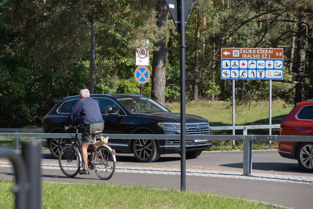 Sostinės paplūdimių prieigose – rinkliava už automobilių stovėjimą