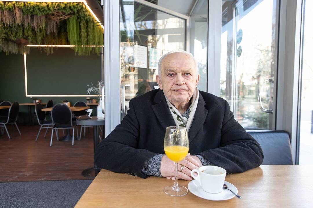 Ištikimas: G. Patacko darbo kabinetas – Laisvės alėja, jos kavinės.