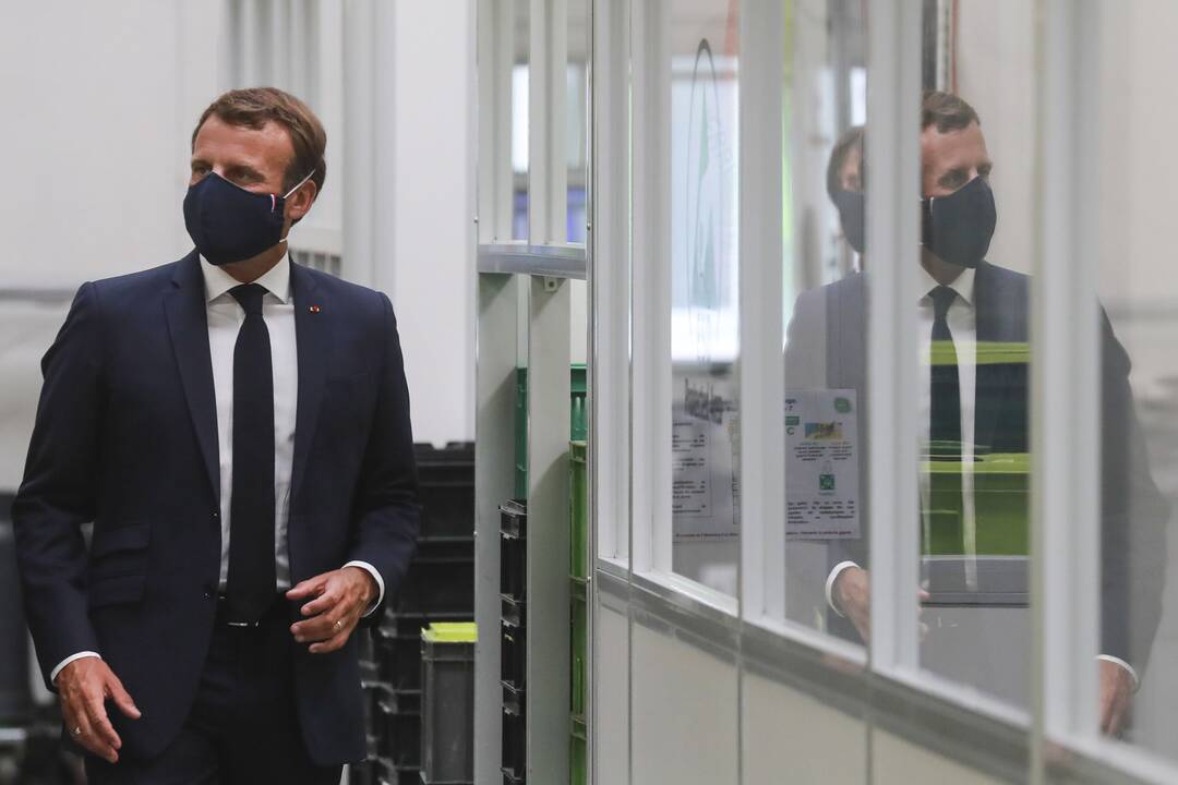 E. Macronas pristatė 8 mlrd. eurų dydžio Prancūzijos autopramonės gelbėjimo paketą