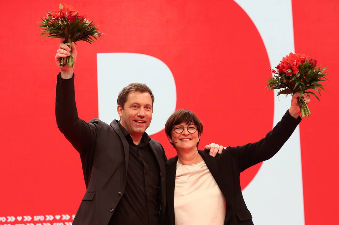 Vokietijos socialdemokratams vadovaus S. Esken ir L. Klingbeilis