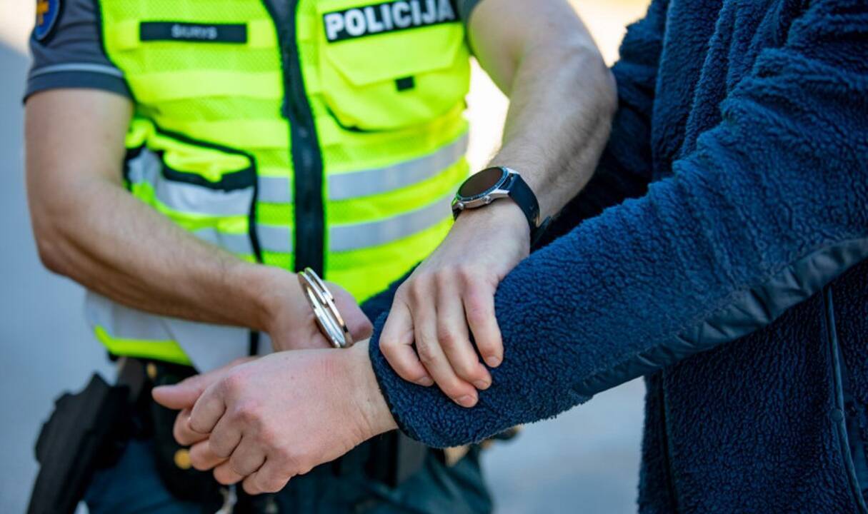Eišiškėse – girto smurtautojo šou: sulaikomas sužeidė pareigūną