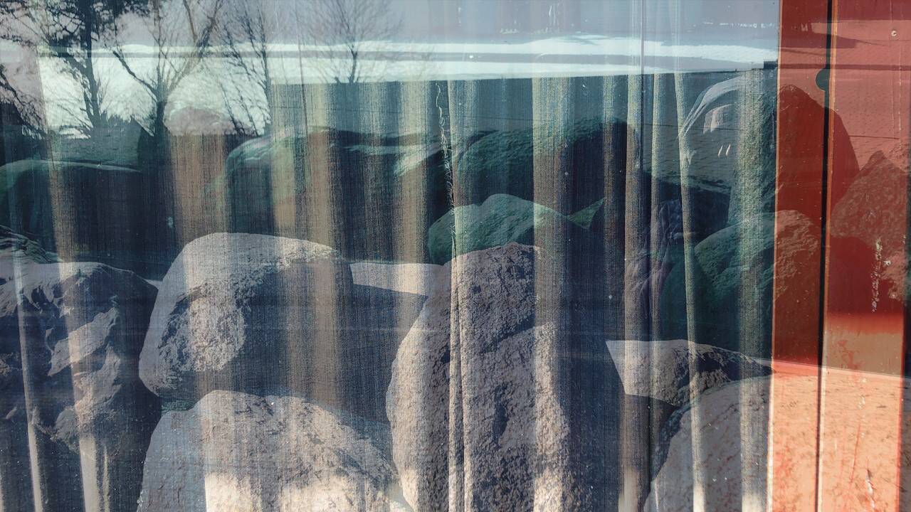  Autorės: E. Kontrimienei, M. Gustaitei ir J. Sutkutei bendra paroda „Raudona“ – tiesiog smagus žaidimas ir kūrybinis procesas.