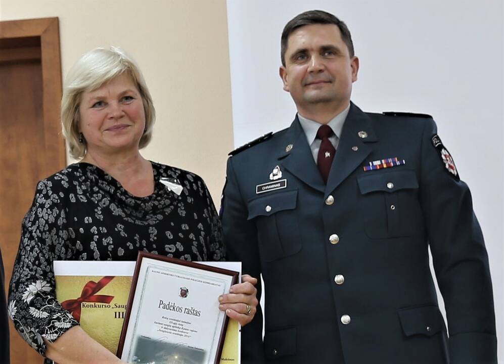 Bendravimas: pakaunės seniūnės susitinka ne tik šventėse. Iš kairės: Domeikavos seniūnė Lina Mišeikienė, Karmėlavos seniūnės pavaduotoja Vida Balčiūnienė ir Karmėlavos seniūnė Violeta Armolaitienė.