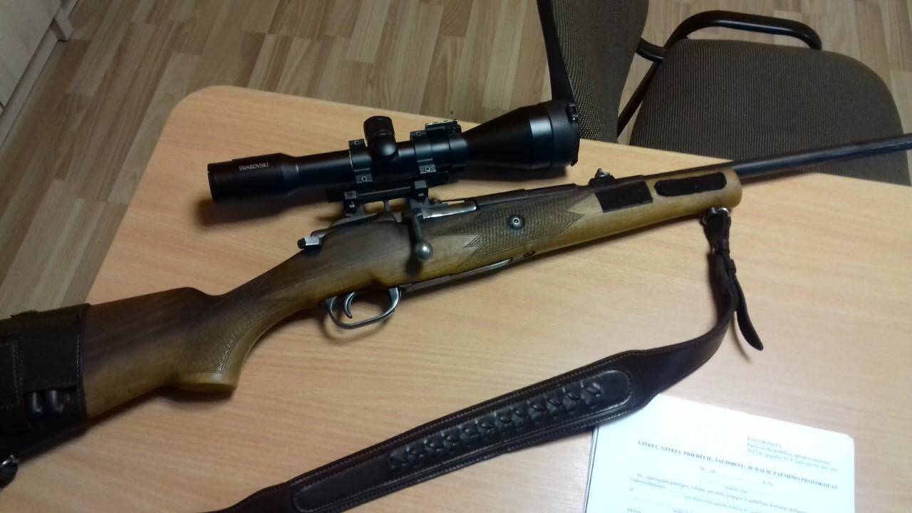 Du stirnos patinus ir jauniklį sumedžiojusiam vyrui gresia tūkstantinė bauda