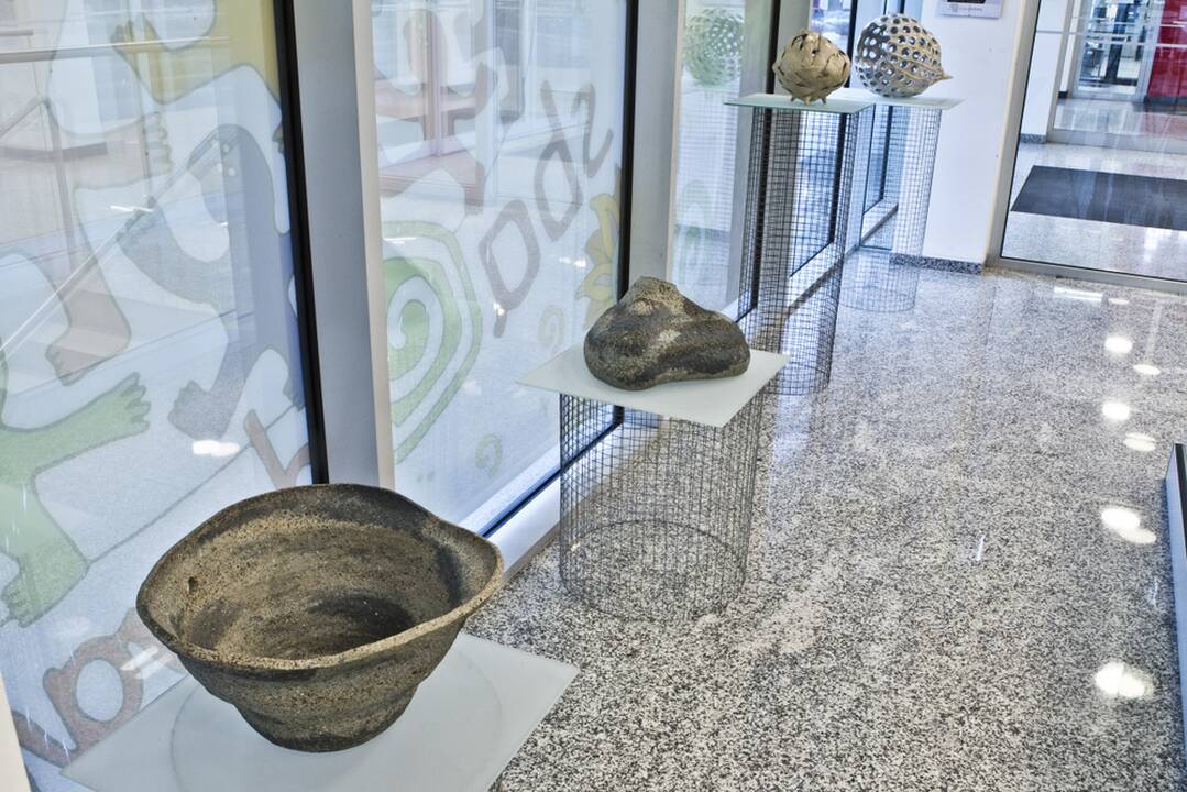 Harmonija: skirtingais laikotarpiais sukurtus kūrinius jungia meninis įtaigumas ir keramikei būdinga stilistika.