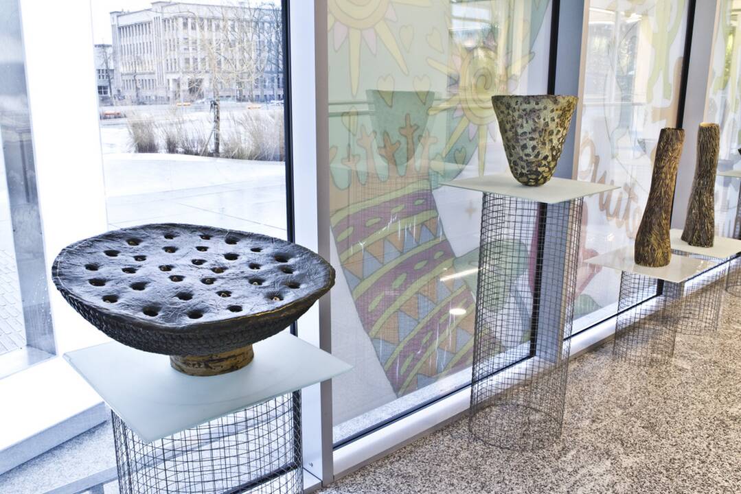 Harmonija: skirtingais laikotarpiais sukurtus kūrinius jungia meninis įtaigumas ir keramikei būdinga stilistika.