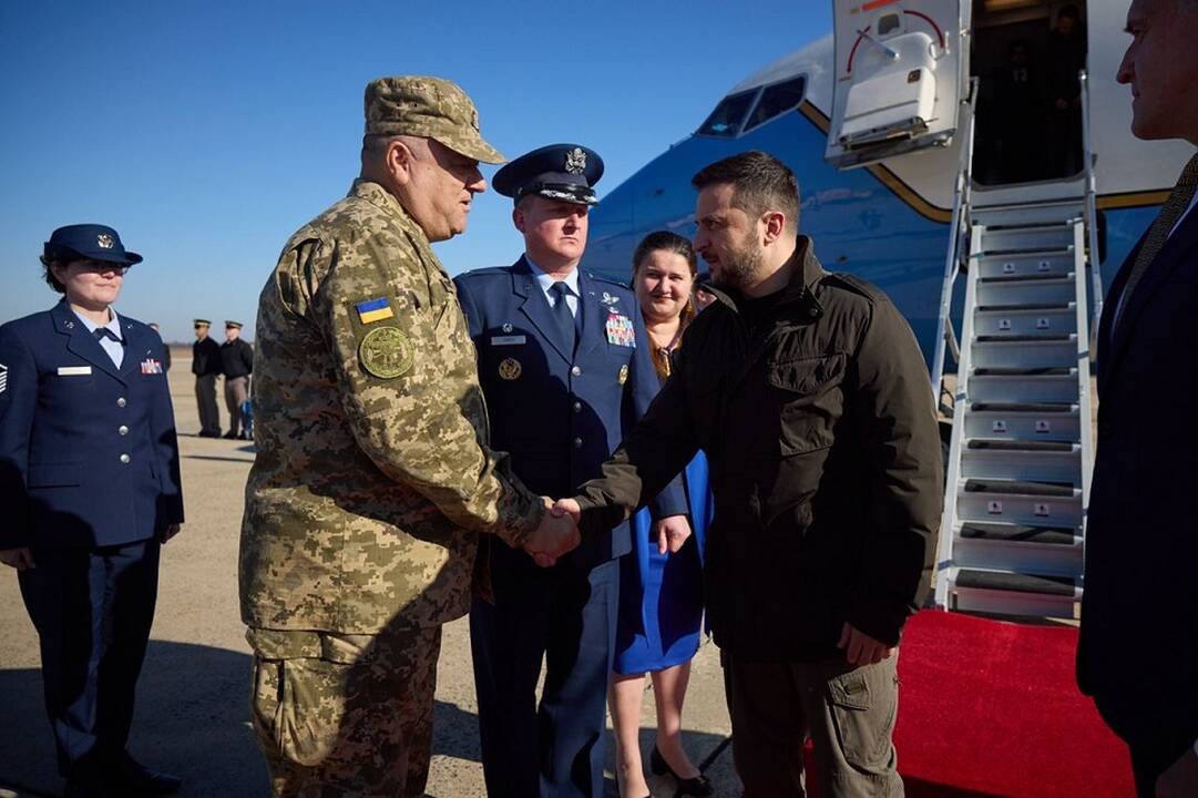 V. Zelenskiui lankantis Vašingtone, miesto gatvėse plevėsuoja Ukrainos vėliavos
