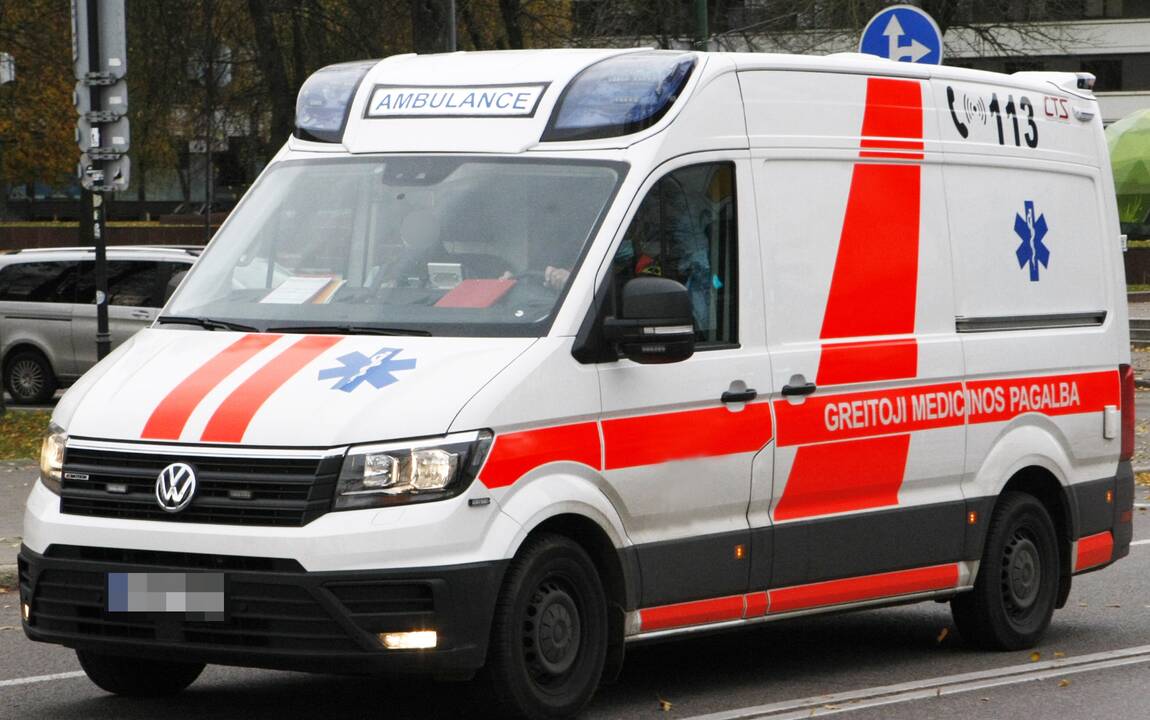 Į svečius užsukęs vyras buto šeimininką sužeidė ir pabėgo
