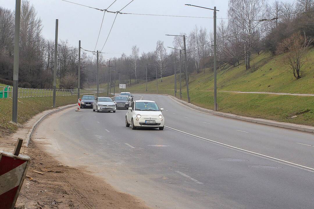 Netvarkomas pavojingas gatvės ruožas Petrašiūnuose