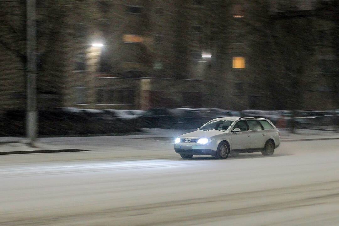 Pirmasis šios žiemos sniegas Kaune 