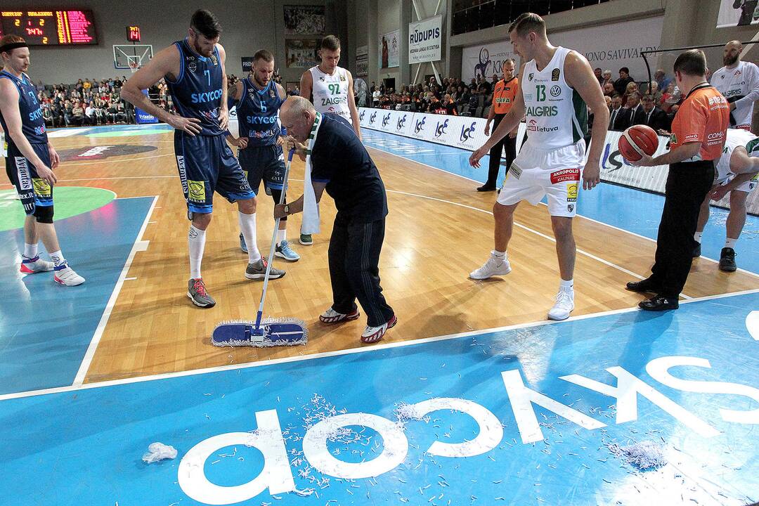 LKL: „Skycop“ – „Žalgiris“ 53:74