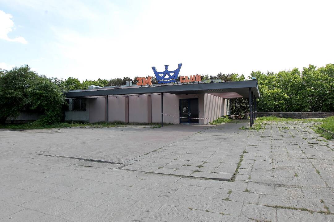 Buvęs „Trijų mergelių“ arba 3M klubas po gaisro
