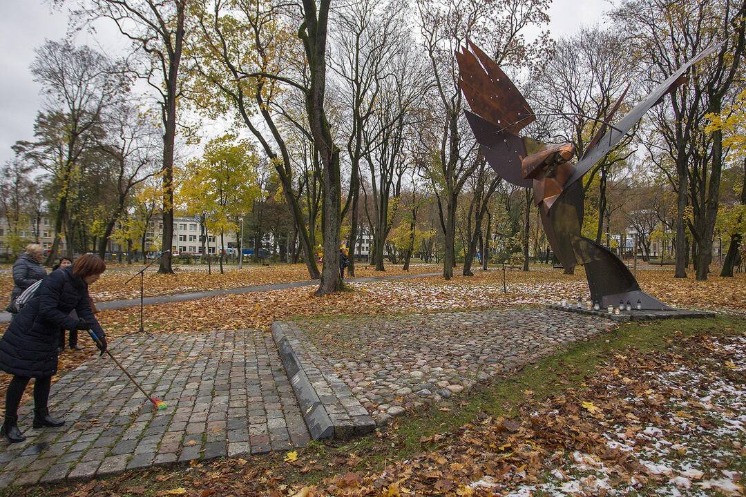Pagarbos žvakutės – Lietuvos partizanams