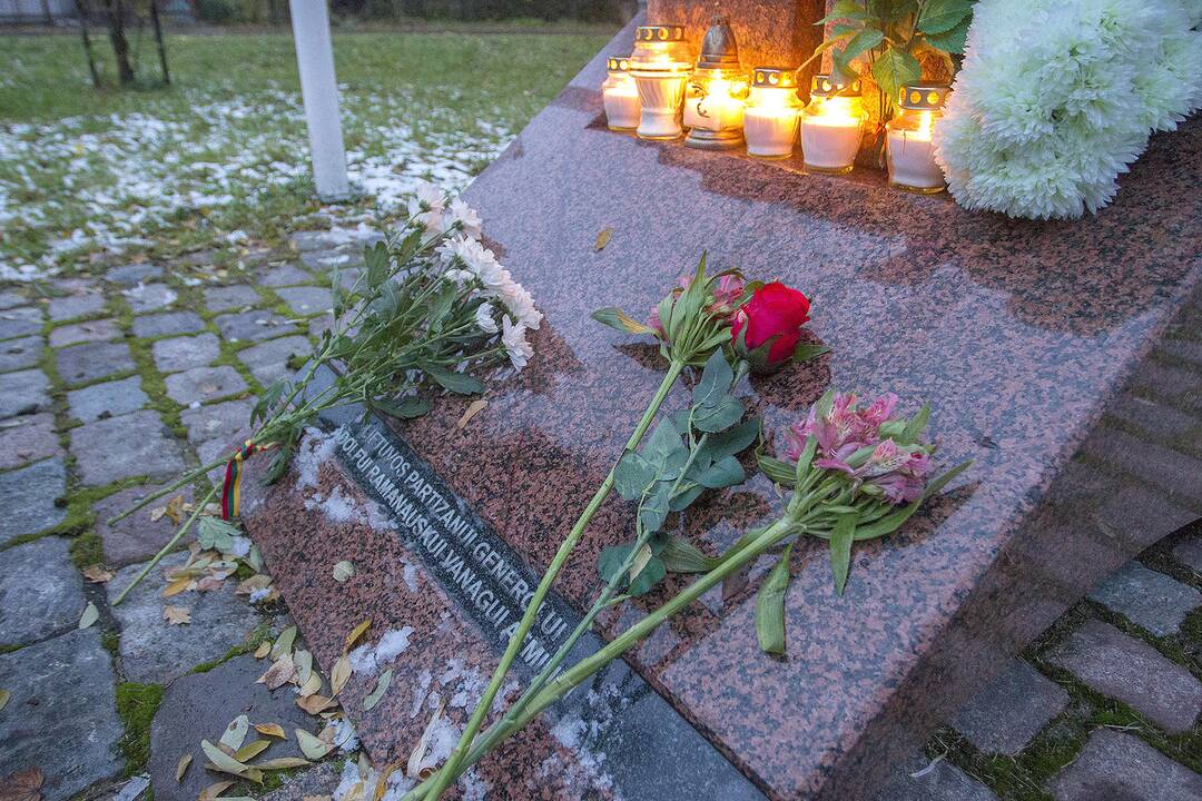 Pagarbos žvakutės – Lietuvos partizanams
