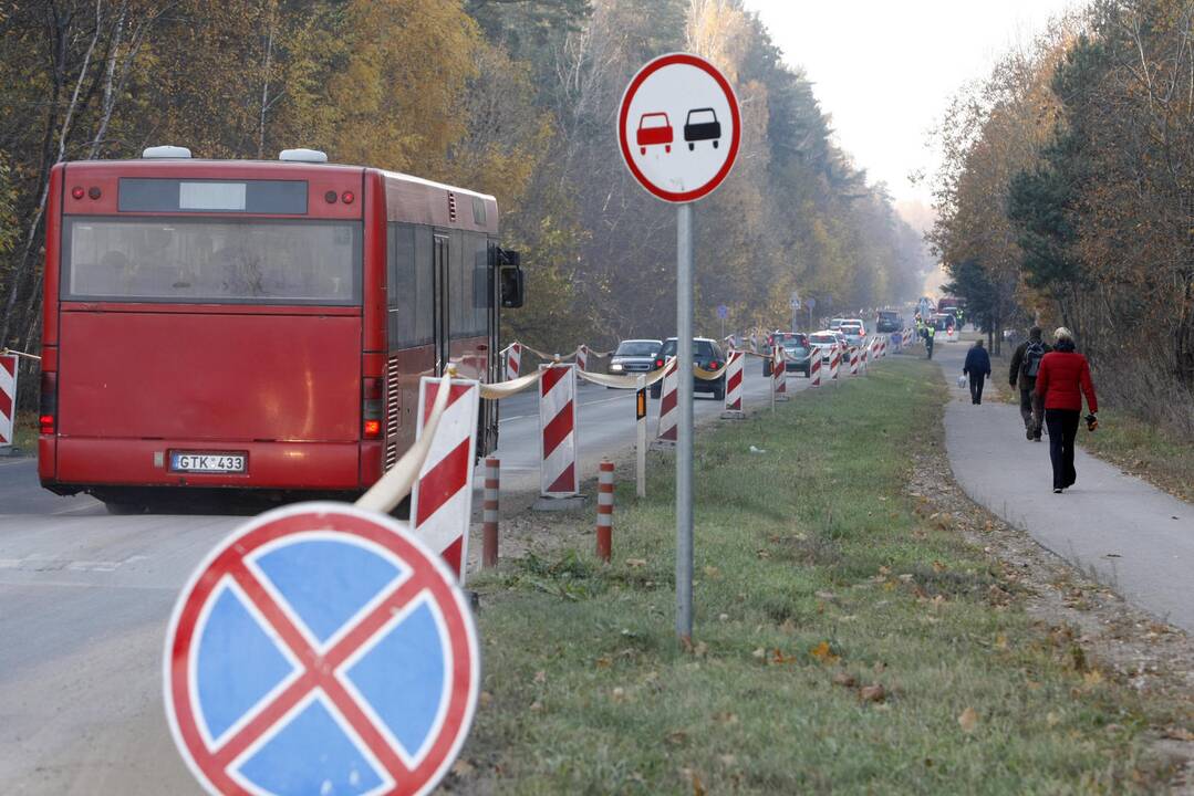 Į kapines kursuos daugiau autobusų