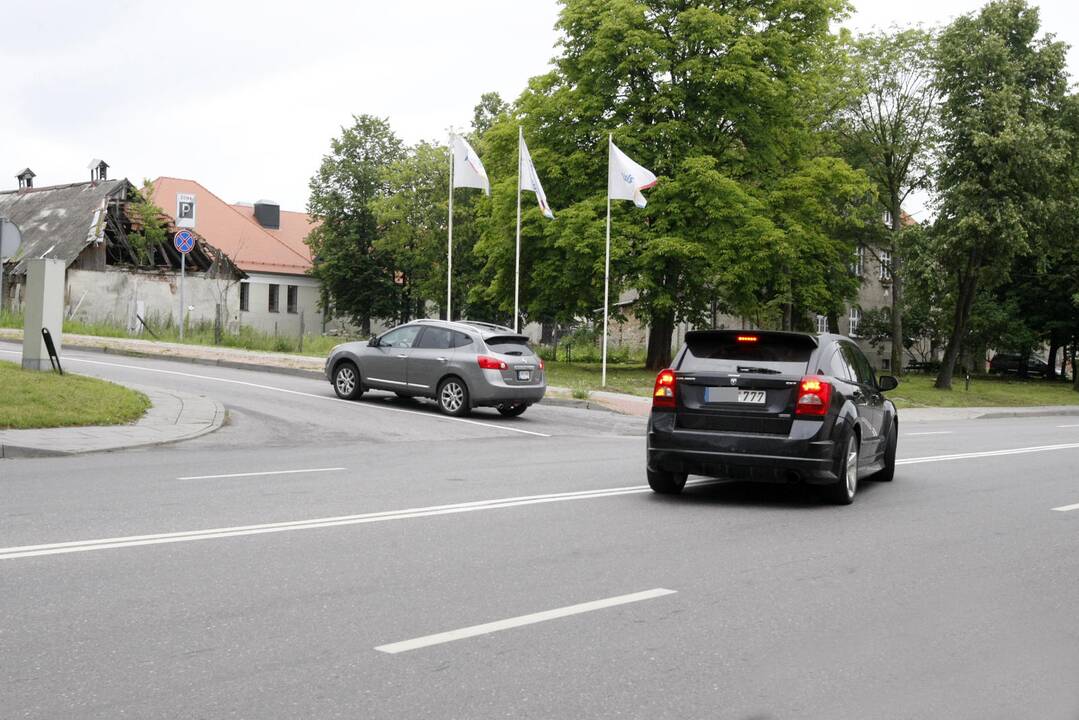 Posūkis: nuo šiol sukti iš Liepų gatvės į bevardę gatvelę draudžia dviguba ištisinė linija