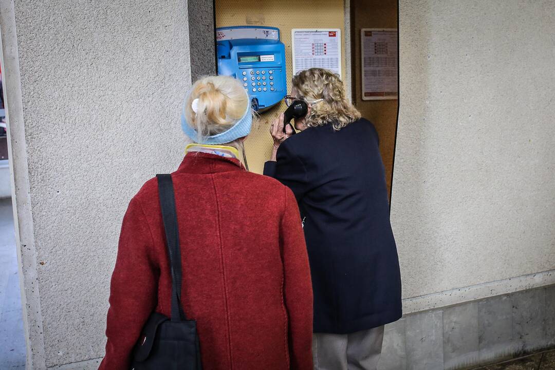 Nežinomieji: vienintelė šiais laikais telekomunikacijų priemonė, užtikrinanti anonimiškumą, yra teksofonai. 