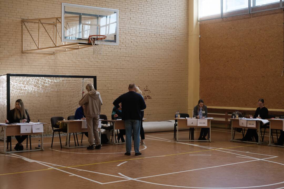 Kauniečiai balsuoja prezidento rinkimuose