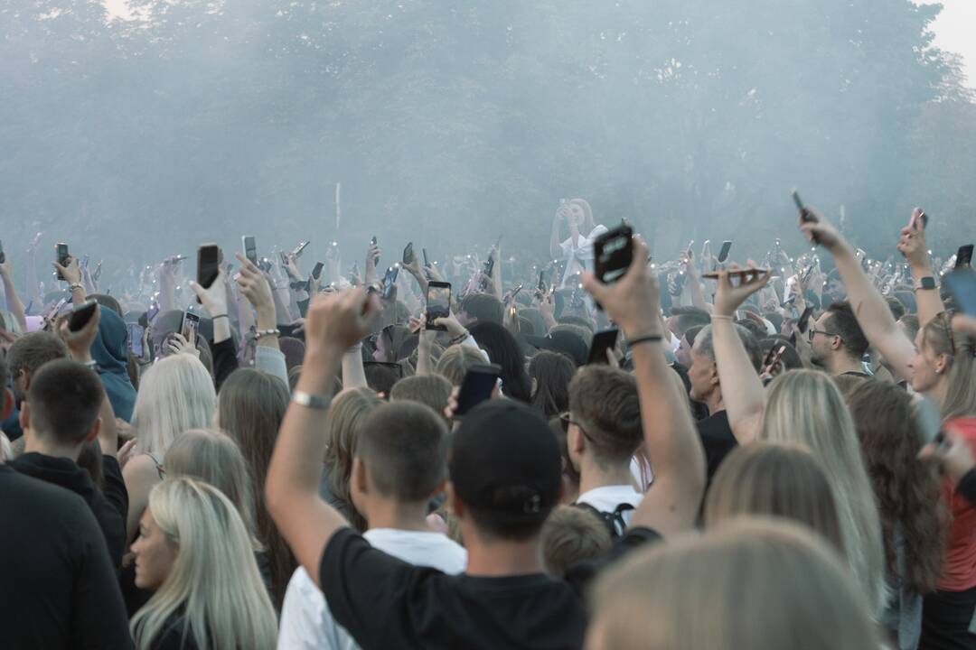 Nemuno saloje – grupės „8 kambarys“ ir OG Version koncertai