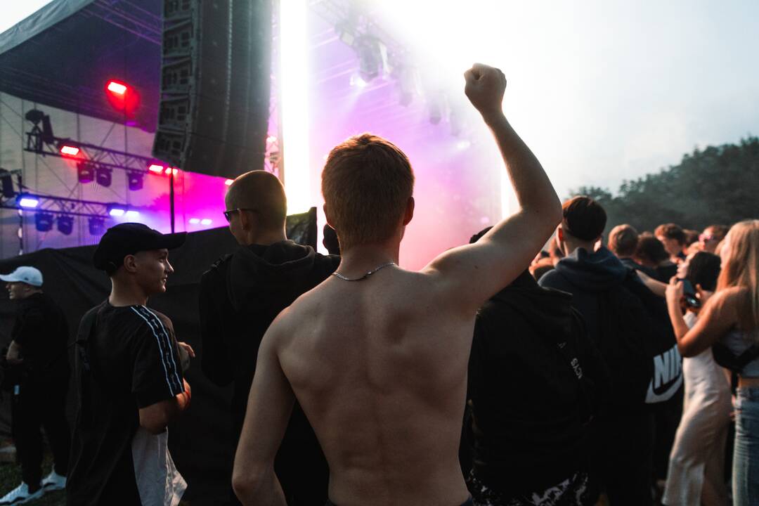 Nemuno saloje – grupės „8 kambarys“ ir OG Version koncertai