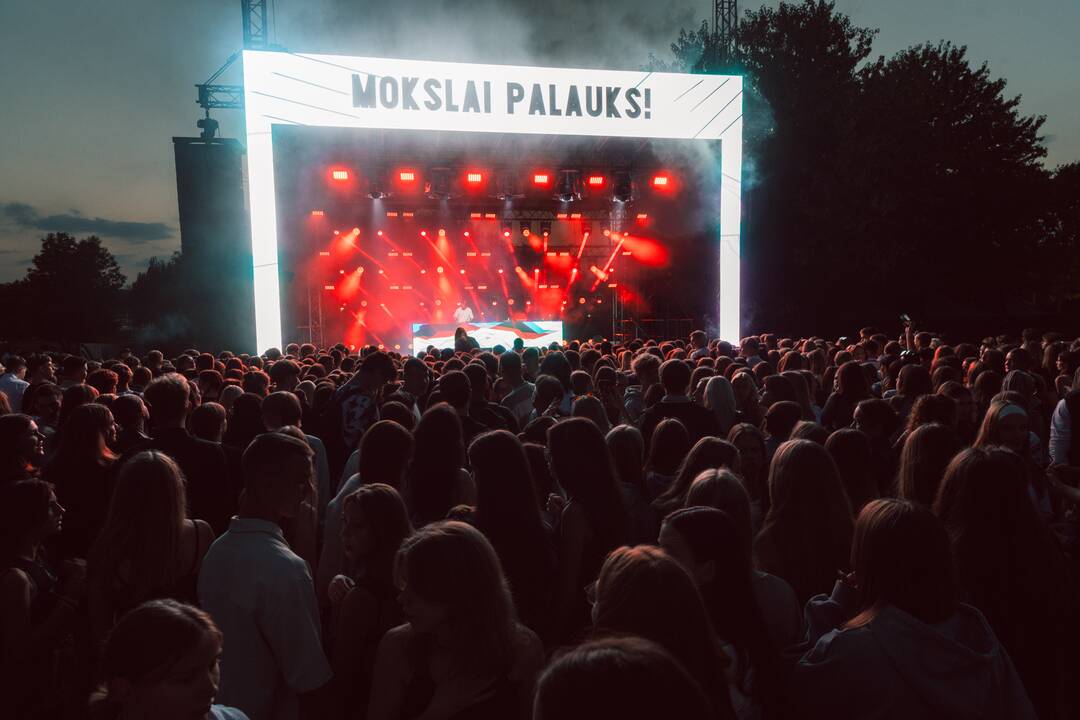 Nemuno saloje – grupės „8 kambarys“ ir OG Version koncertai