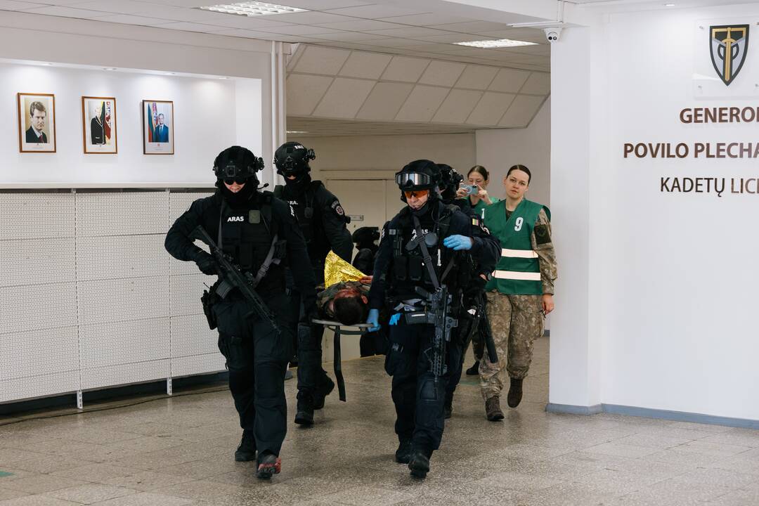 Ekstremalios situacijos pratybos licėjuje