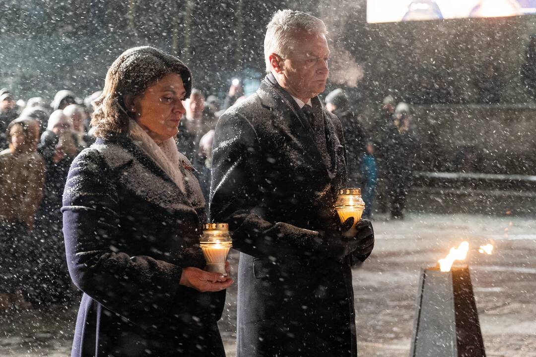 Atminimo laužų uždegimo ceremonija prie Vilniaus TV bokšto