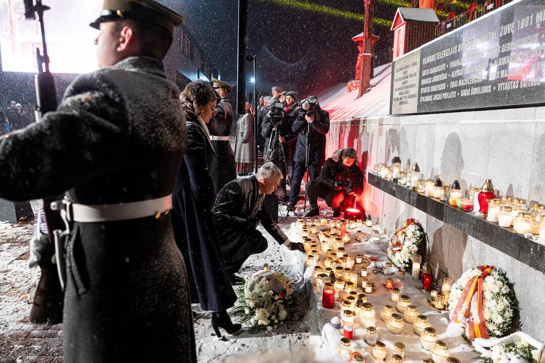 Atminimo laužų uždegimo ceremonija prie Vilniaus TV bokšto