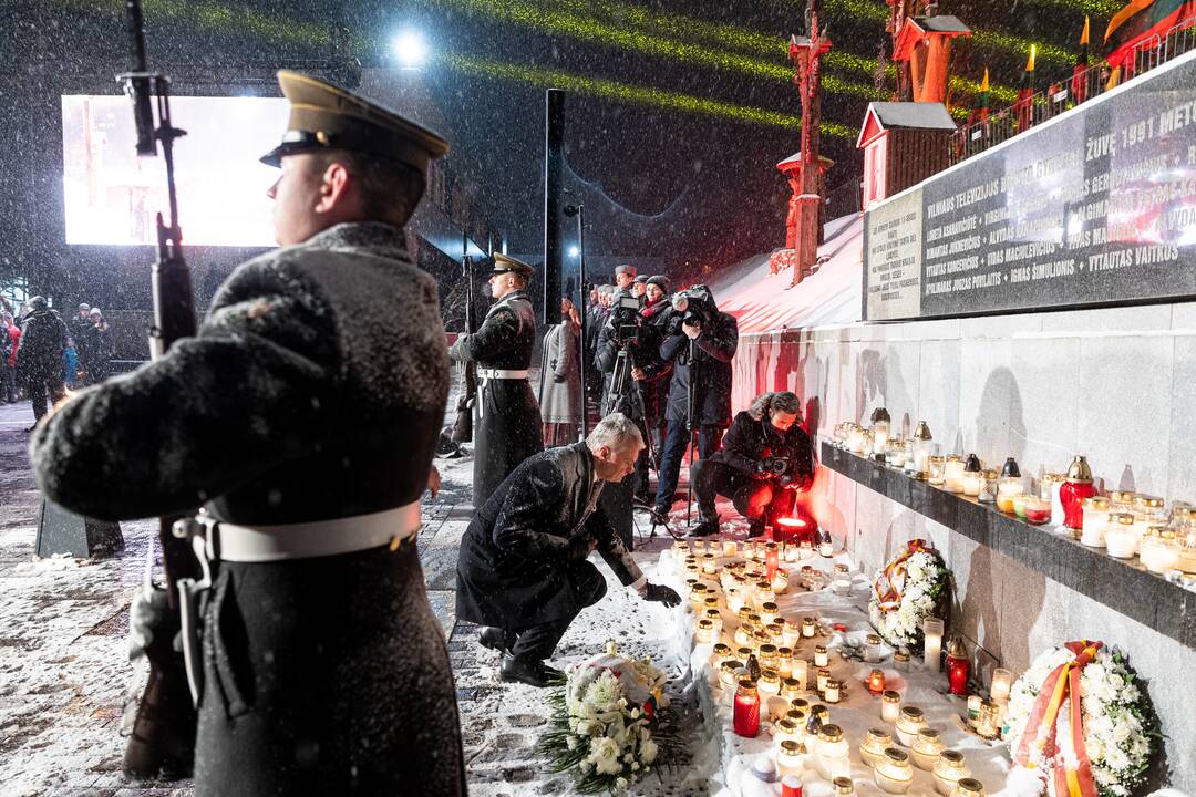 Atminimo laužų uždegimo ceremonija prie Vilniaus TV bokšto