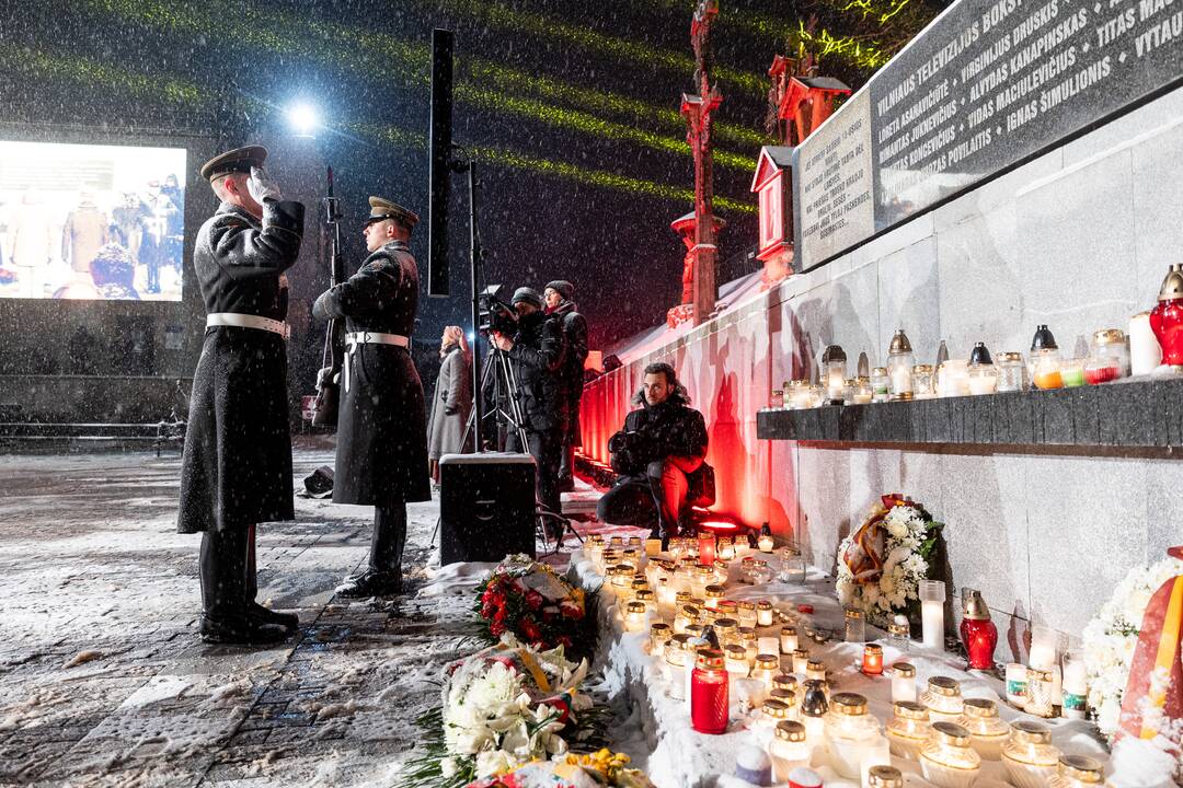 Atminimo laužų uždegimo ceremonija prie Vilniaus TV bokšto