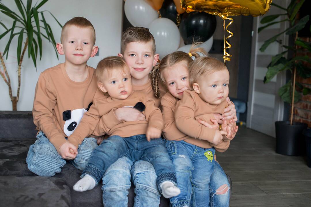 Šeimyna: V.Krutoguzenko augina dvi poras dvynių – šešiamečius Jorę ir Arį, pusantrų metukų Kiprą ir Herkų bei vyriausiąjį sūnų – dešimtmetį Arną.