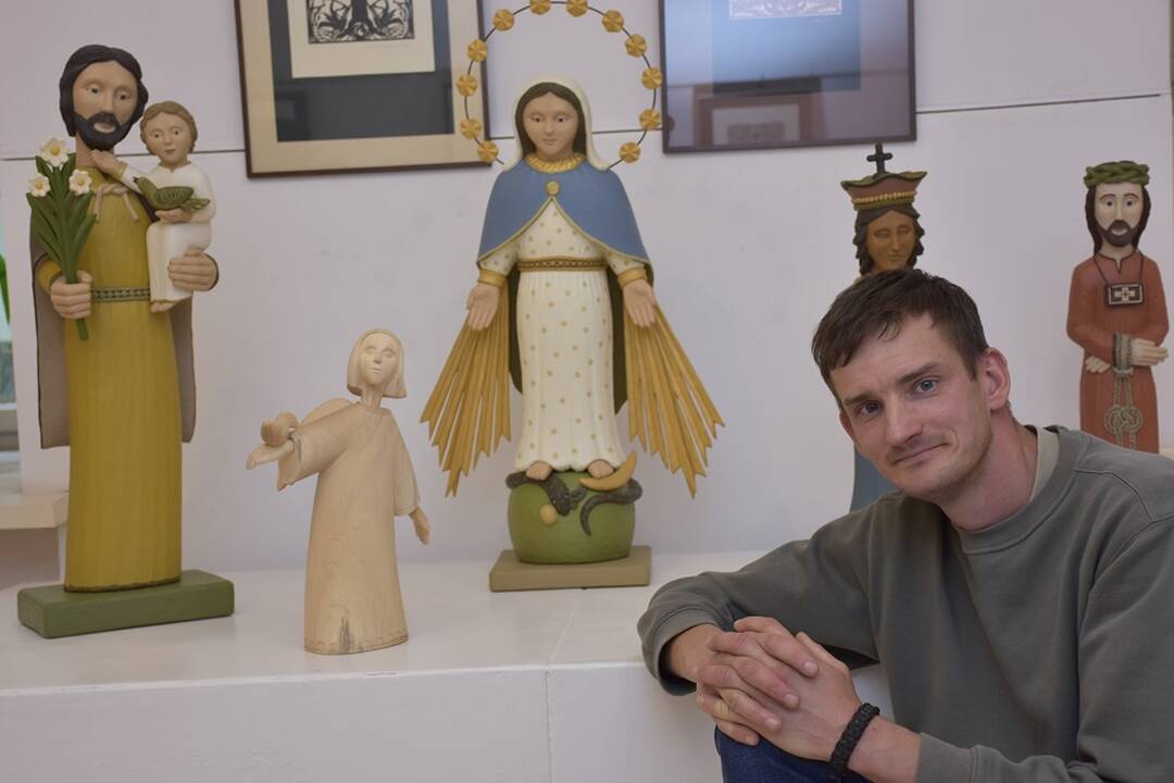 Talentas: medis A.Janicko rankose pavaldus viskam – kryžiui, koplytstulpiui, šventojo skulptūrėlei ar paukšteliui.