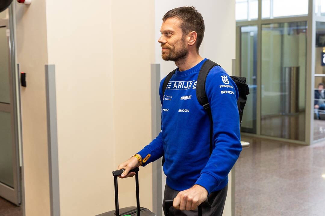 Dakaro ralio dalyvių sutikimas oro uoste