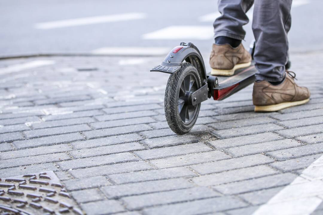 Šalčininkų rajone susižalojo elektriniu paspirtuku važiavęs paauglys
