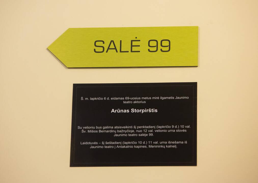 Atsisveikinimas su aktoriumi A. Storpirščiu
