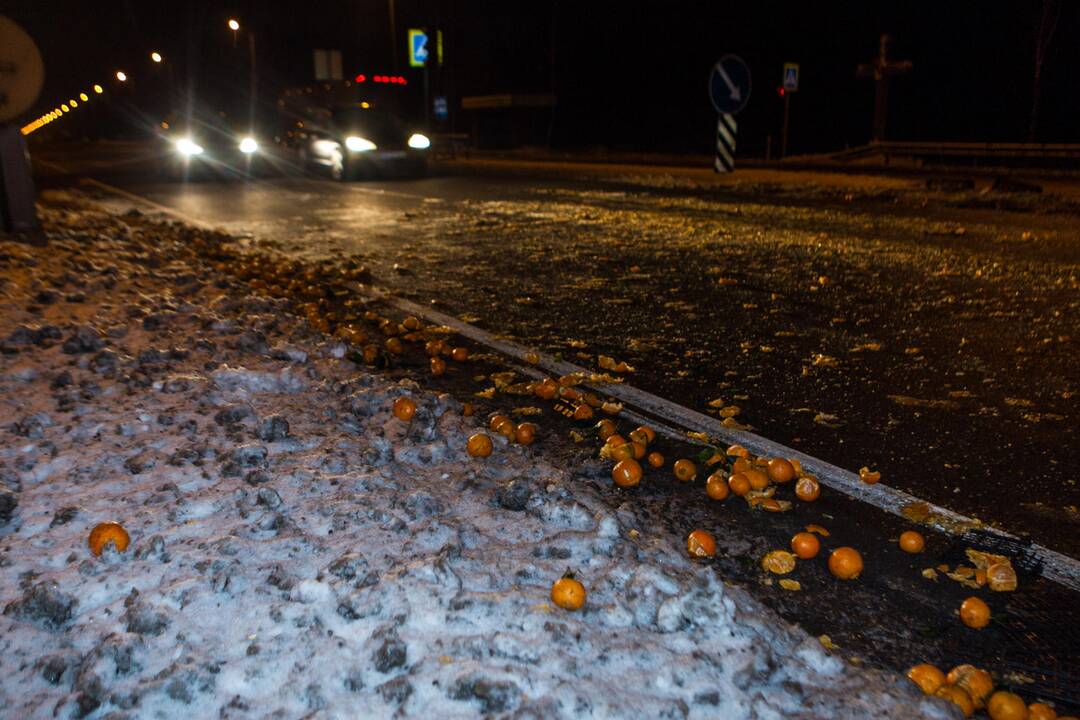 Ant kelio pabiro mandarinai