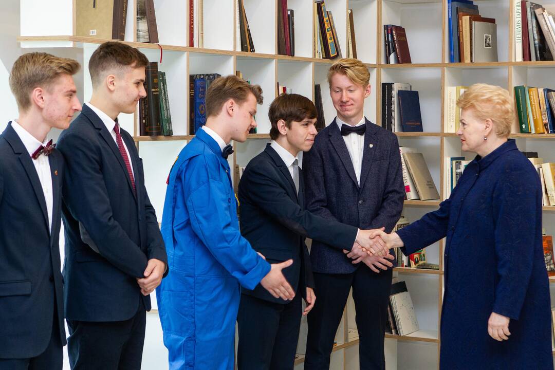 Prezidentė susitiko su jaunaisiais išradėjais