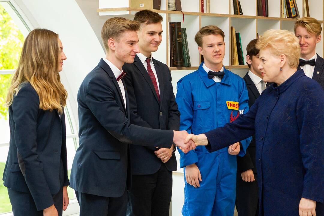 Prezidentė susitiko su jaunaisiais išradėjais