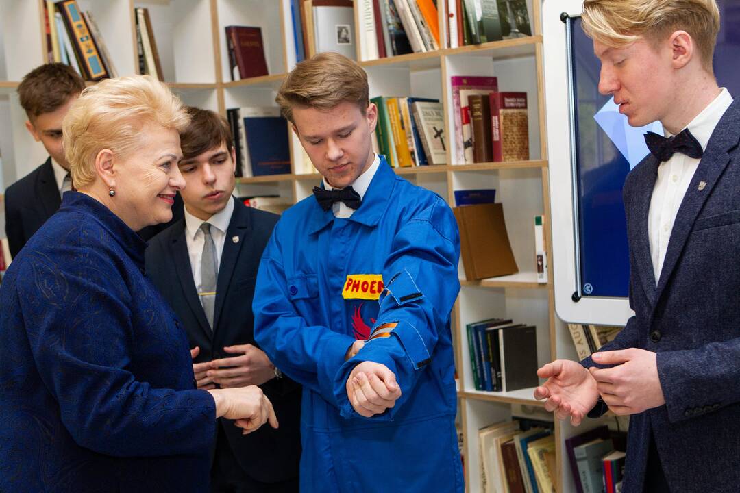 Prezidentė susitiko su jaunaisiais išradėjais