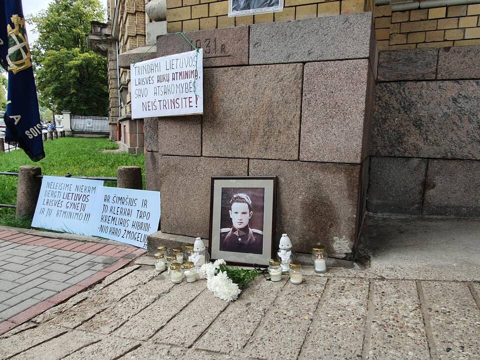 Piketas dėl J. Noreikos atminimo lentos nuėmimo