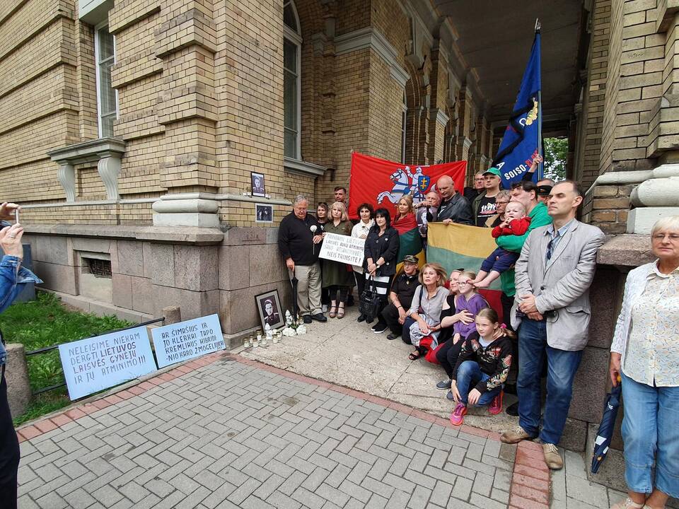 Piketas dėl J. Noreikos atminimo lentos nuėmimo