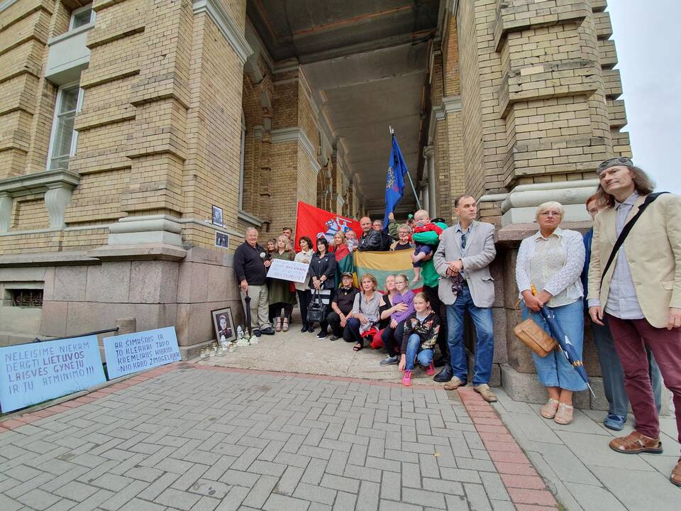 Piketas dėl J. Noreikos atminimo lentos nuėmimo