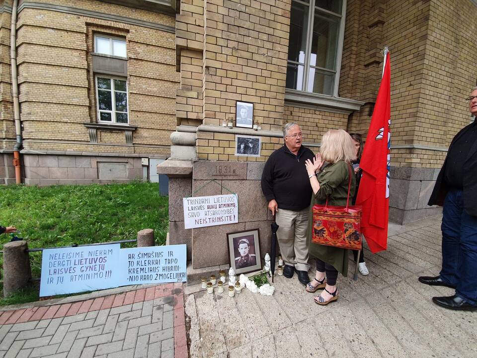 Piketas dėl J. Noreikos atminimo lentos nuėmimo