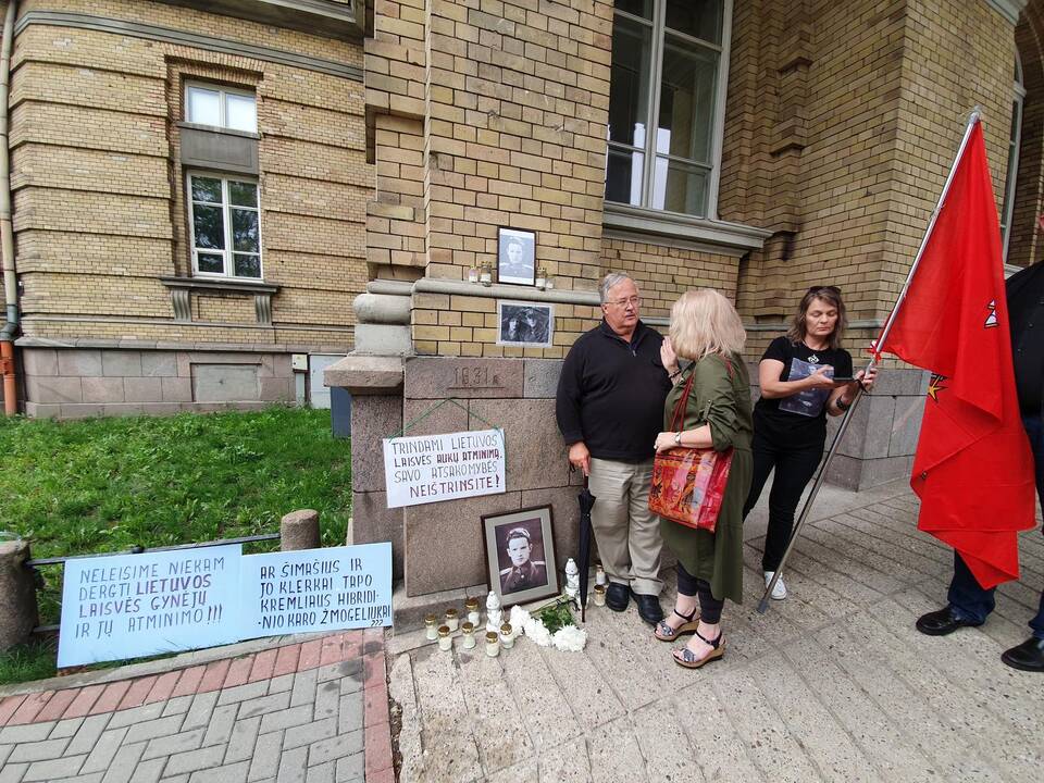 Piketas dėl J. Noreikos atminimo lentos nuėmimo
