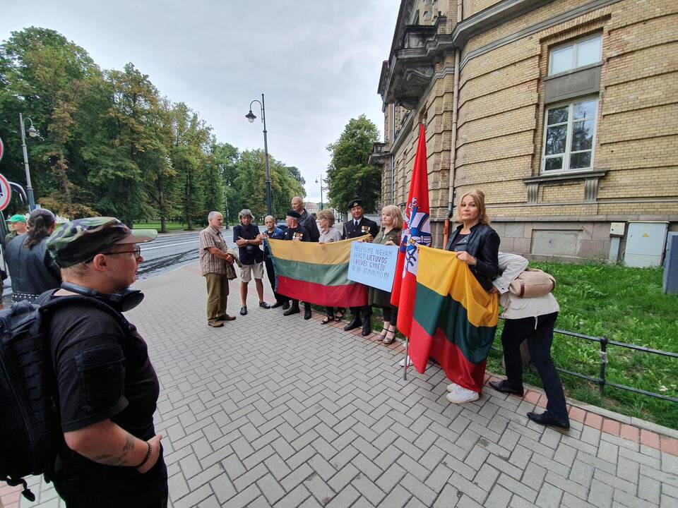 Piketas dėl J. Noreikos atminimo lentos nuėmimo
