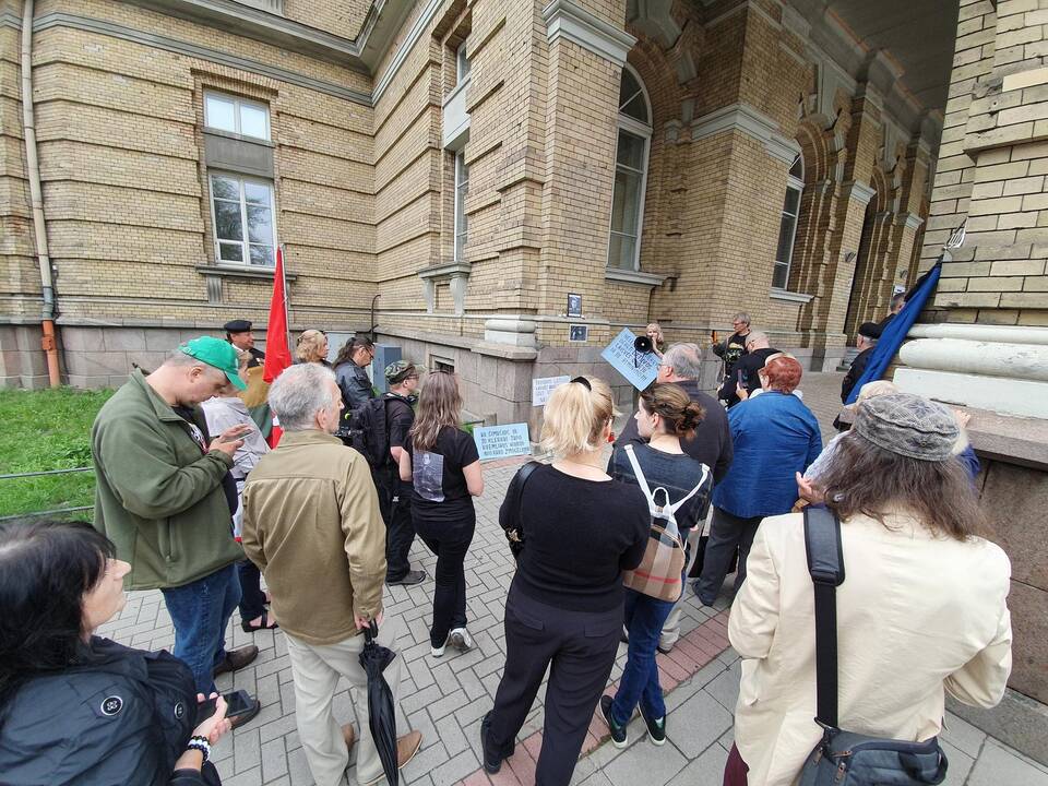 Piketas dėl J. Noreikos atminimo lentos nuėmimo